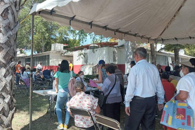 Destacan orden y agilidad de centros de vacunación en Culiacán