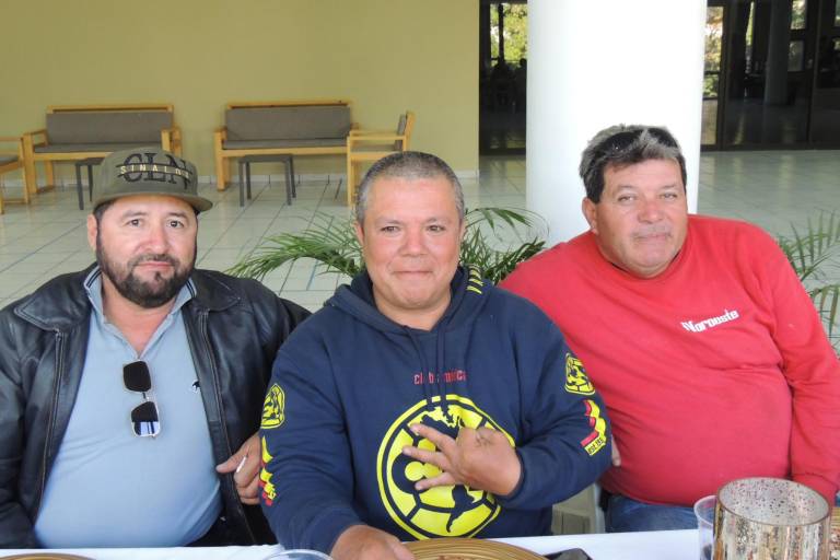 Celebran colaboradores de Datemex la Navidad con rico desayuno