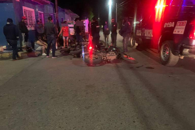 Chocan tres motocicletas en el centro de Escuinapa; hay cuatro lesionados