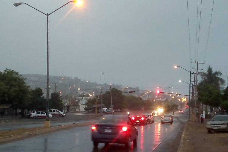 De las lluvias en Sinaloa, de enfrentamiento en el Senado, y de las elecciones, de las noticias esta mañana