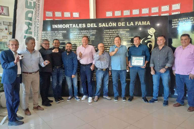 Entregan anillos a inmortales del Salón de la Fama de Culiacán