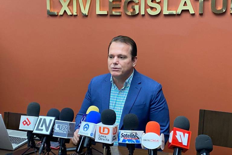 Senador Mario Zamora defiende a Estrada Ferreiro por juicio político; Diputado Adolfo Beltrán le pide no intervenir