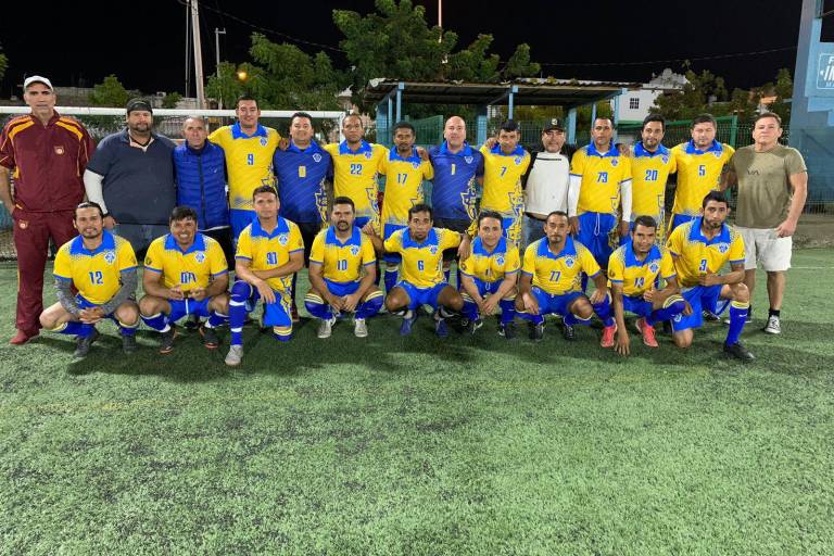 Servigrúas-Sonido Zeuss encabeza la Liga de Futbol Máster, en Mazatlán