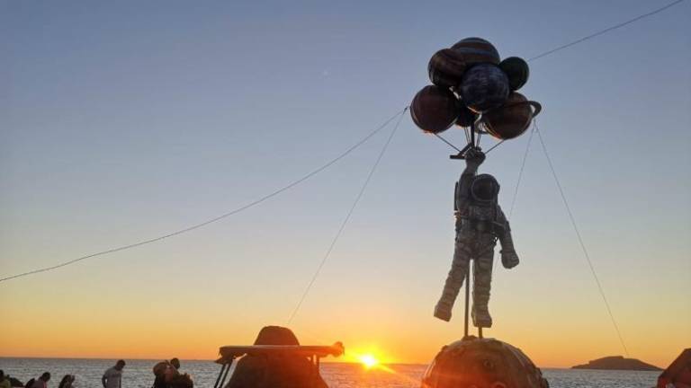Uno de los Monigotes de Carnaval 2022 colocados en el Malecón de Mazatlán.