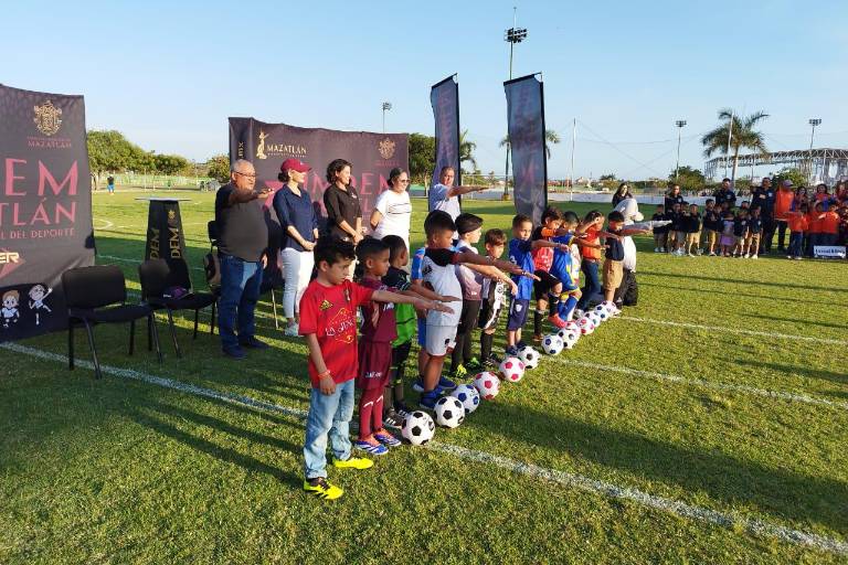 Rueda el balón en Nacional Chupones 2025, en Mazatlán