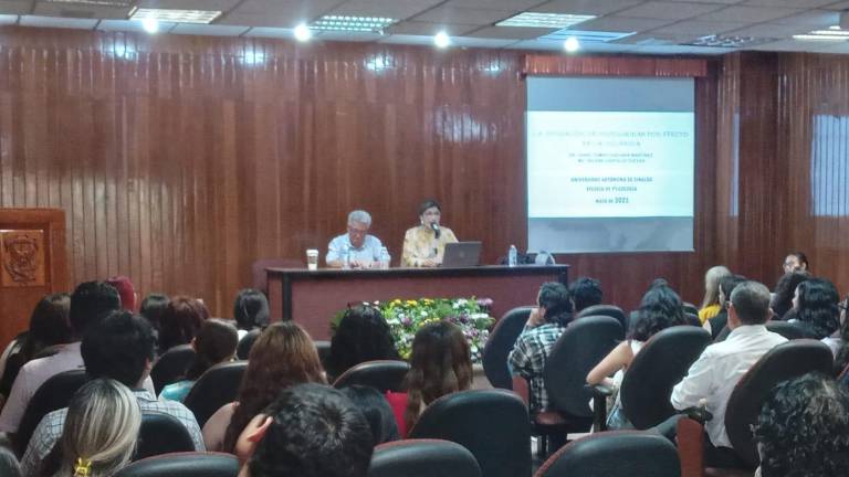 La conferencia “La sensación de inseguridad por efectos de la violencia”, fue presentada por Isaac Tomás Guevara Martínez y Selene Castillo Cuevas.