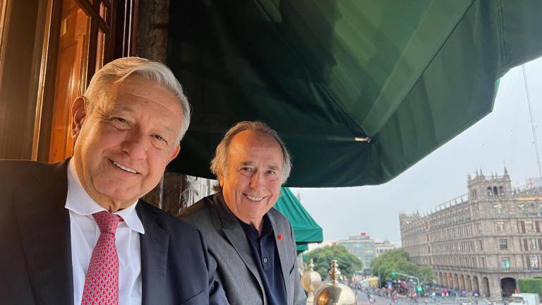 Andrés Manuel López Obrador y Joan Manuel Serrat.