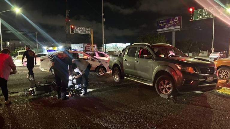 El accidente se registró en el cruce de la carretera Internacional y la avenida Mazatlán en el Fovissste Playa Azul.