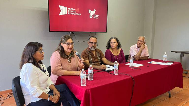 Miguel Ángel Ramírez Jardines, director del Museo de Arte, acompañado de Ángela Camacho, Sergio García Silvia, Michel Luevanos, Refugio Pesquero.