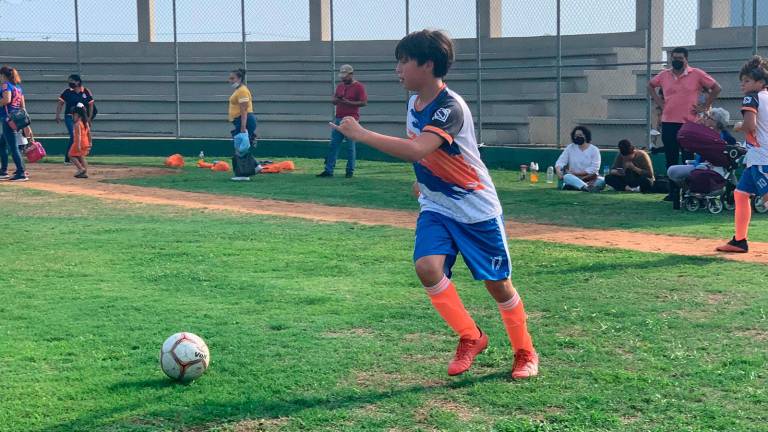 Huracanes Mazatlán Infantil saca contundente triunfo por marcador de 4-0.