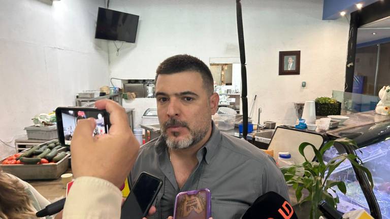 Enrique Riveros señaló que la falta de certidumbre en apoyos y precios golpea a productores de maíz en Sinaloa.