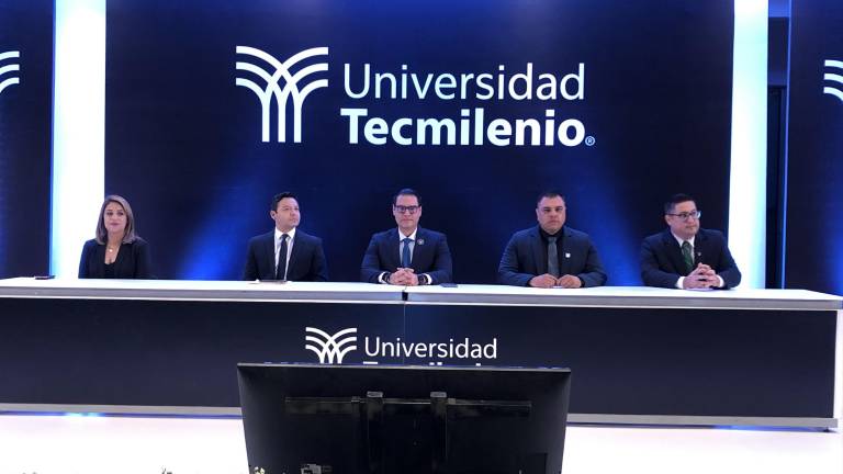 Autoridades de la Universidad Tec Milenio e invitados especiales encabezan el evento.
