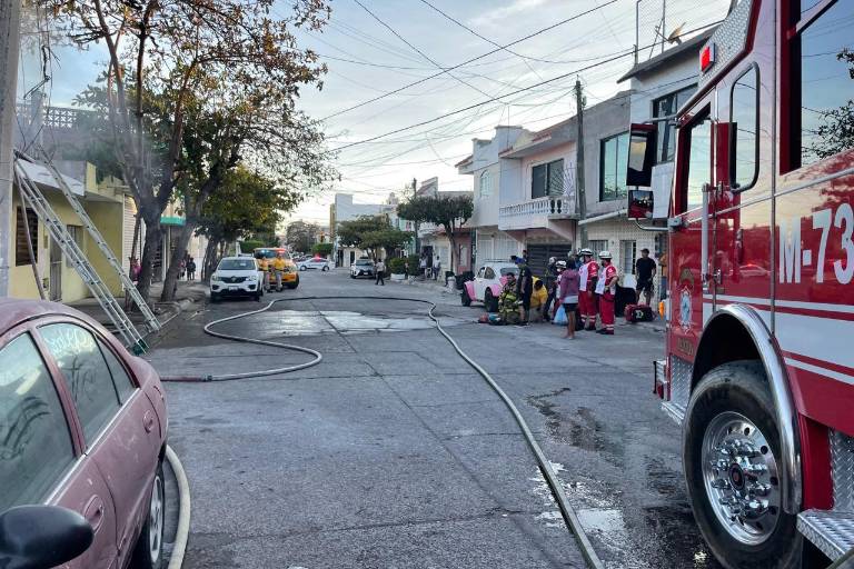 Atienden Bomberos entre 20 a 25 incendios en casa en Mazatlán