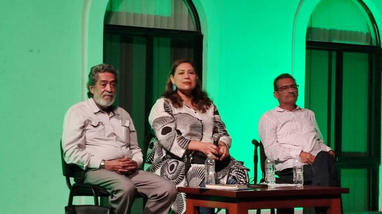 Ambos expertos en cultura pudieron compartir anécdotas de los casi 30 años del recinto cultural.