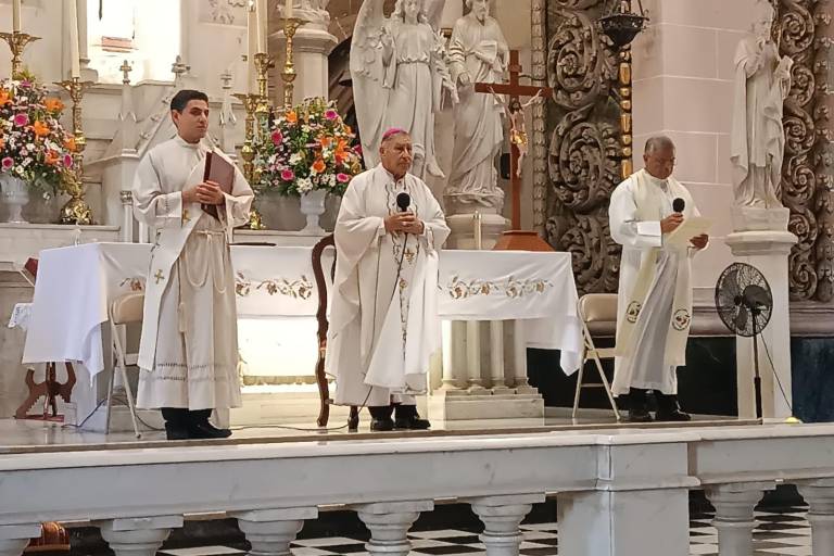 Llama Obispo de Mazatlán a apoyar a los desplazados por violencia