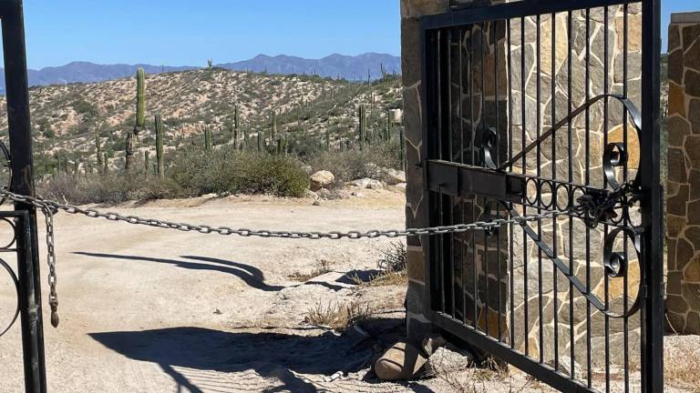 Dueños señalan que tienen el derecho a restringir el paso al público.
