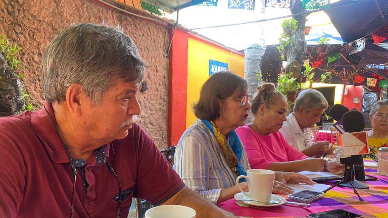 Los integrantes de la Asociación de Jubilados convocaron a una rueda de prensa para manifestar sus inconformidades.