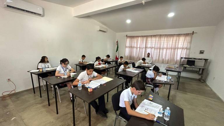 Niñas y niños participan en la tercera etapa de la Olimpiada del Conocimiento Infantil en Mazatlán.