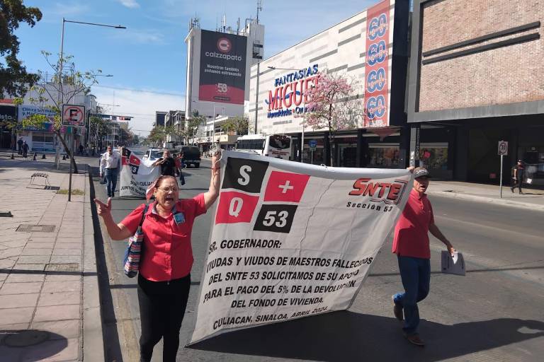 Con apenas siete trabajadores, CNTE realiza marcha en Culiacán por el Día del Trabajo