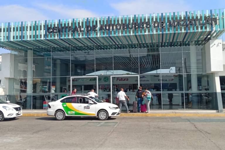 Reportan tranquilo movimiento de pasajeros este Jueves Santo en la Central Camionera de Mazatlán