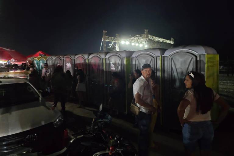 Piden restauranteros a autoridades mejorar servicios de sanitarios en playa El Caimanero, en Rosario