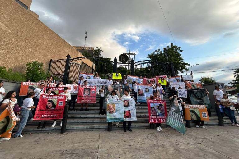 Piden con marcha aparición con vida de la joven Denisse y sus tíos Patricia y Francisco