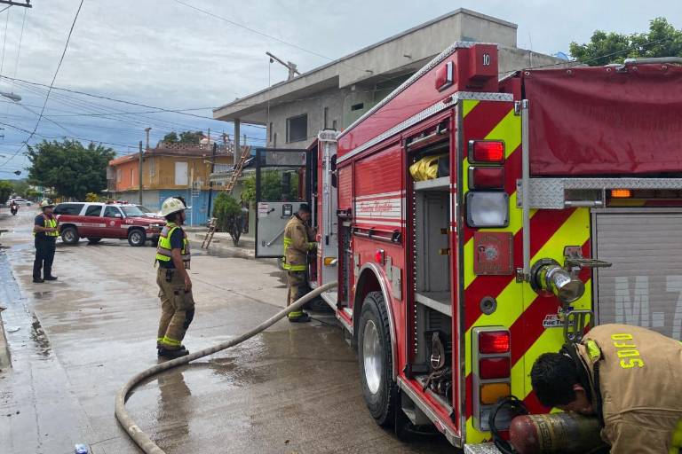 Registra Bomberos de Mazatlán más de 600 atenciones por incendios de baldíos en lo que va del año