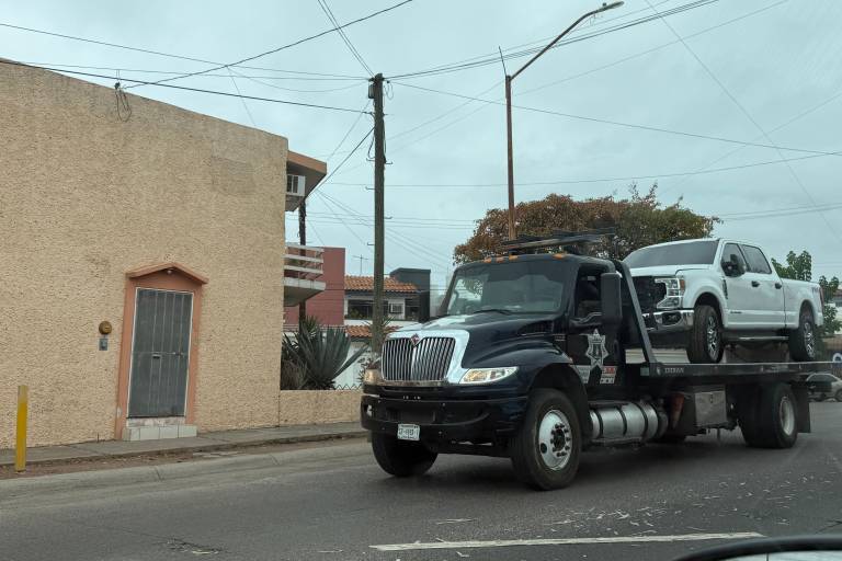 Aseguran militares dos camionetas en la colonia Villa Universidad, en Culiacán