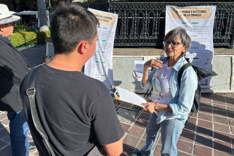Buscan frenar tirolesa y proteger Cerro del Crestón con recolección de firmas, en Mazatlán