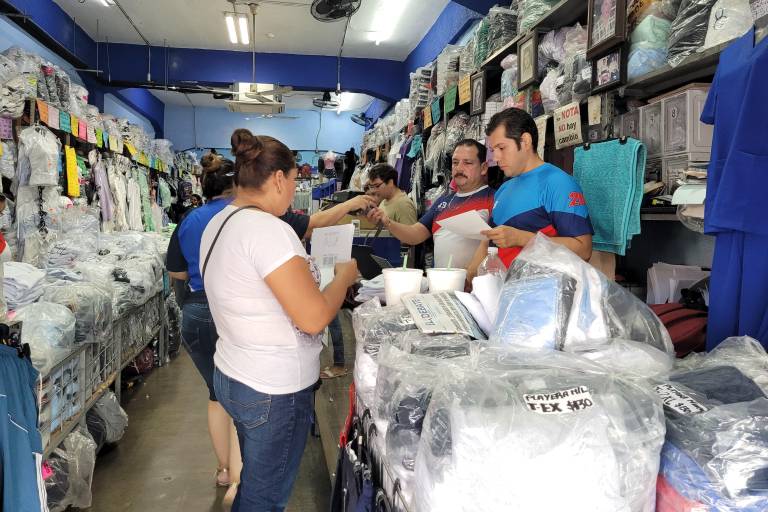 Canje de uniformes y útiles escolares en Culiacán con menos demanda que años anteriores