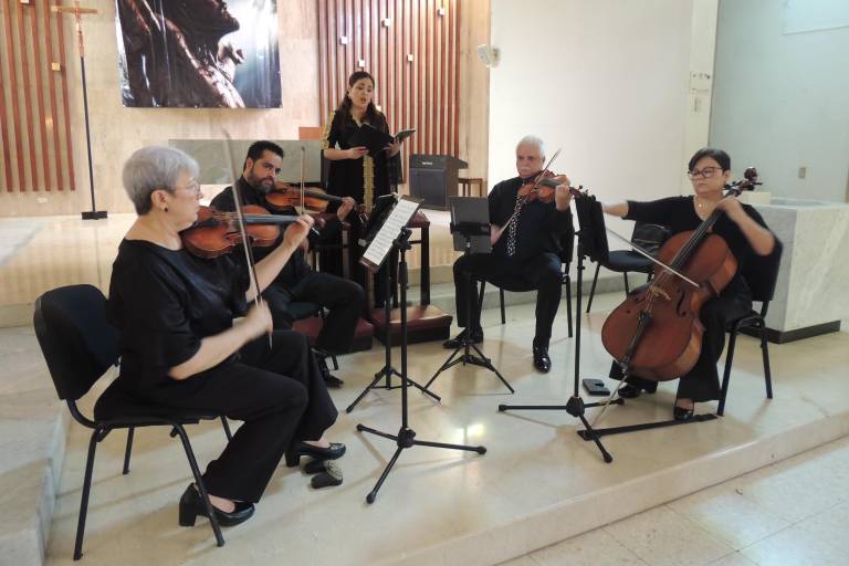 Disfrutan feligreses la ‘Misa de Réquiem’ de Mozart
