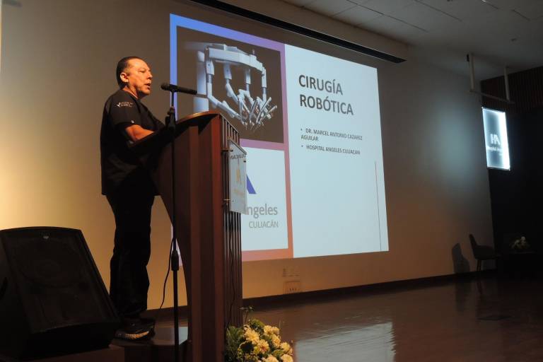 Celebra las primeras 100 cirugías de éxito en su programa de Cirugía Robótica