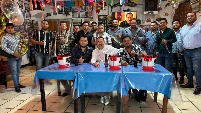 Banda Legal celebra 15 años de trayectoria al grabar junto a Julio Preciado la canción “Con la misma tijera”, un clásico que hizo famoso el icónico Vicente Fernández, el “Charro de Huentitán”.