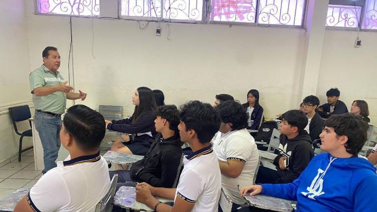 Padre de familia denuncia que hay irregularidades en proceso de preinscripcióin en preparatorias de la UAS.