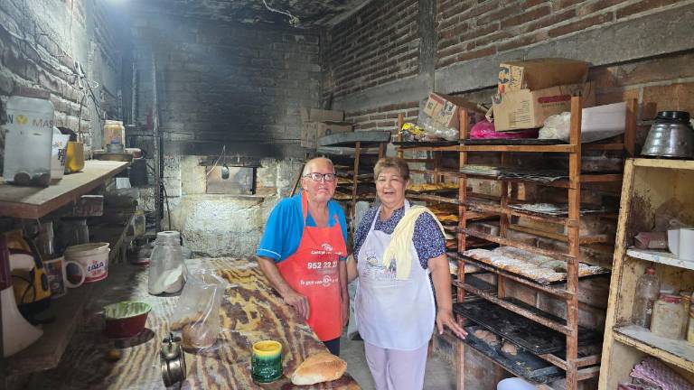 Enrique y Mayte han mantenido por décadas la producción de pan artesanal en Rosario.