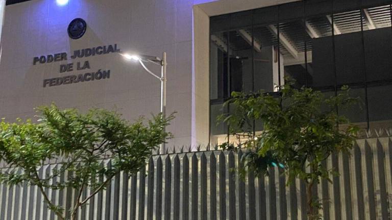 Siete de los ocho funcionarios del Instituto Nacional de Migración (INM) vinculados a proceso por la tragedia donde murieron 40 migrantes extranjeros se encontraron.