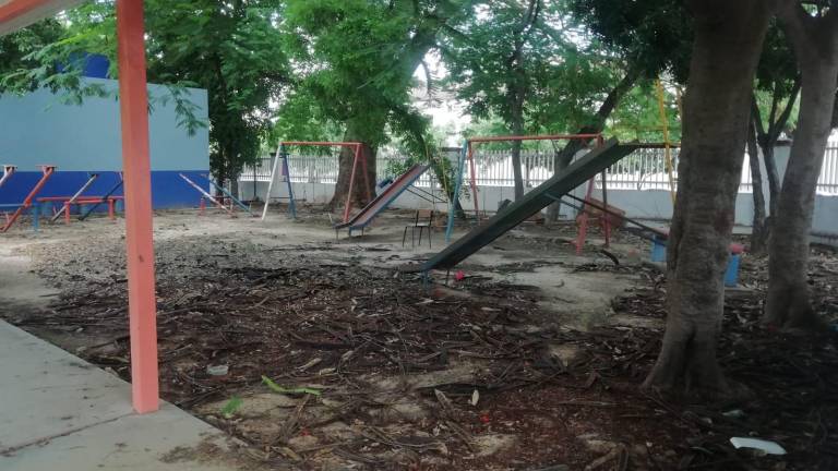 Las escuelas en el centro de la Culiacán están sucias.