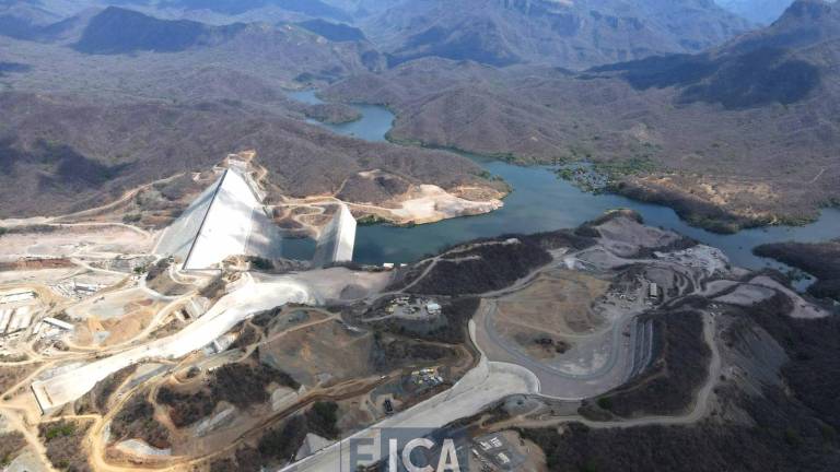 La Presa Santa María en Sinaloa cuenta con una cortina de 123 metros de altura y más de 8 millones de metros cúbicos de material constructivo.