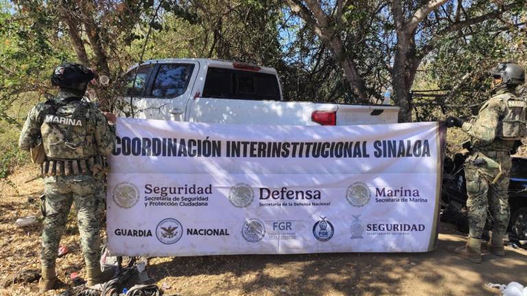 Detiene Marina a cinco civiles y asegura vehículos, arsenal y municiones en Culiacán