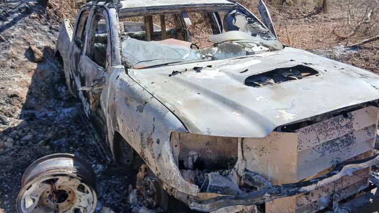 Casas y camionetas muestran la magnitud del enfrentamiento que pobladores de la zona han venido reportando en redes sociales.