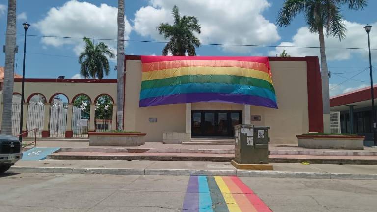 Se crearon dos cruces peatonales, uno frente a Casa de la Cultura en la calle 20 de noviembre y uno más en la calle Ángel Flores.