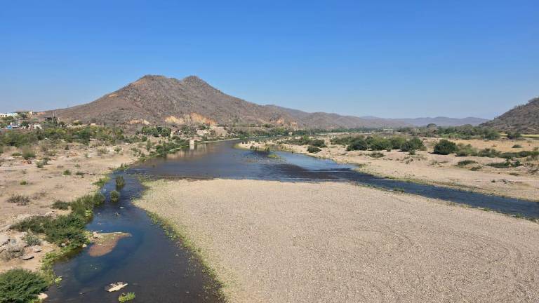 El río Baluarte, en Rosario, ha mantenido un espejo de agua debido a los desfogues desde la Presa Santa María.