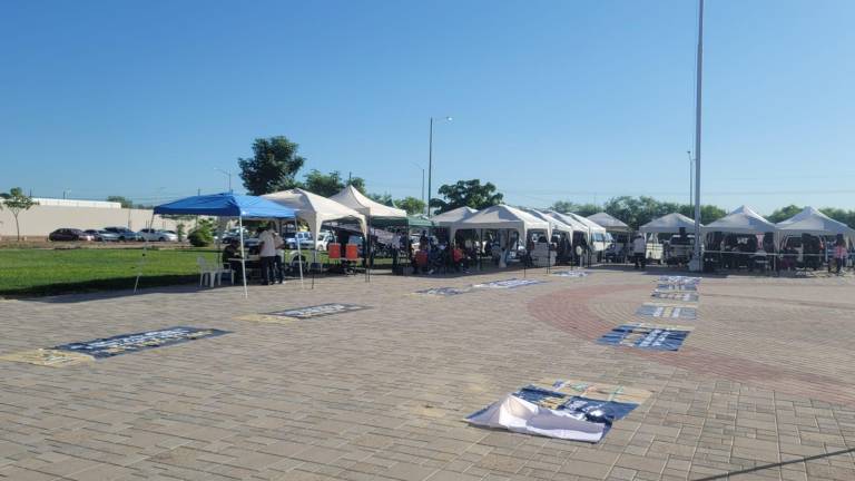 Personal de la UAS se ha hecho presente en el Centro de Justicia Penal en Culiacán para apoyar al Rector Jesús Madueña Molina.