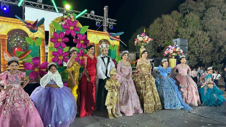 La realeza de la fiestas de la comunidad de Aguaverde, en Rosario.