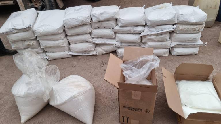 Parte de las sustancias aseguradas en el laboratorio clandestino de Tachinolpa, en Culiacán.