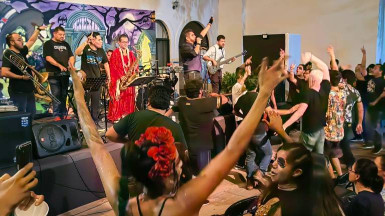 En el último día del Festival del Horror en las Artes 2023, el público gozó de una exposición y un concierto de rock.