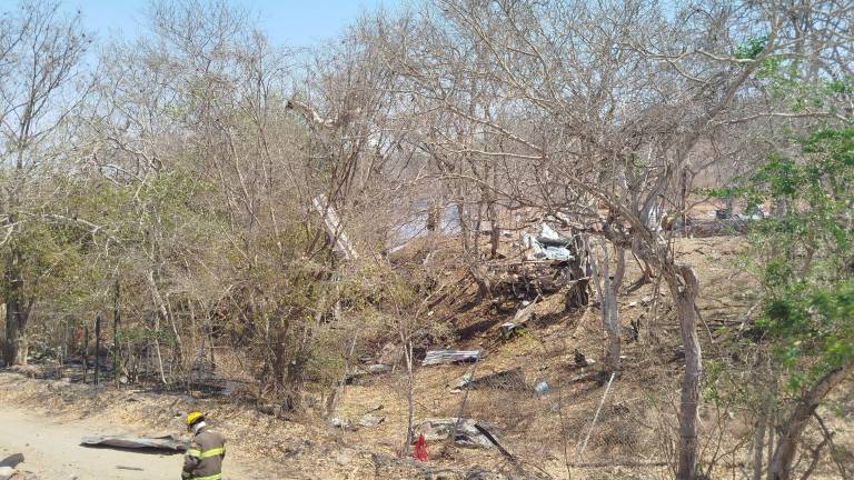 Tras la nueva explosión en la fábrica de pirotecnia clausurada en El Chilillo, se encontraron restos del inmueble regados alrededor.