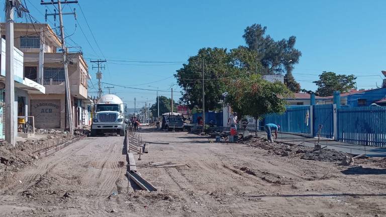 Estiman que en 10 días terminen los trabajos de rehabilitación de la Avenida Insurgentes, en Mazatlán.