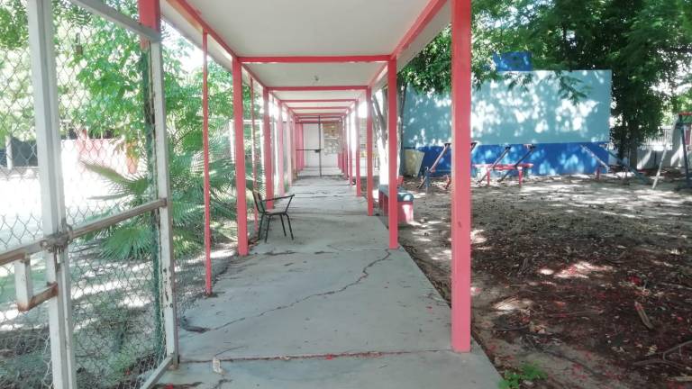 Algunas escuelas de la entidad se encuentran en el abandono desde marzo del 2019.