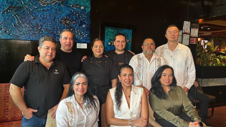 El sector hotelero de Mazatlán realiza promoción en Cancún.